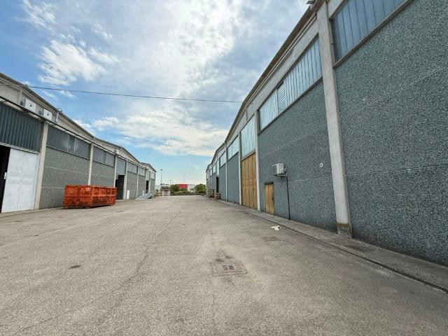 Locale Commerciale in affitto a Canton Gillio, Piemonte