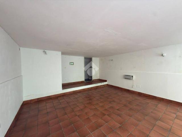 Locale Commerciale in affitto a Borghetto, Piemonte