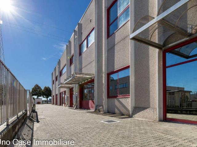 Locale Commerciale in affitto a Piemonte, Torino