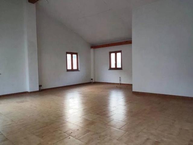 Locale Commerciale in affitto a Borghetto, Piemonte