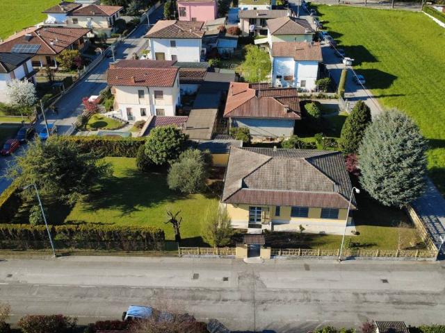 Locale Commerciale in affitto a Izano, Lombardia
