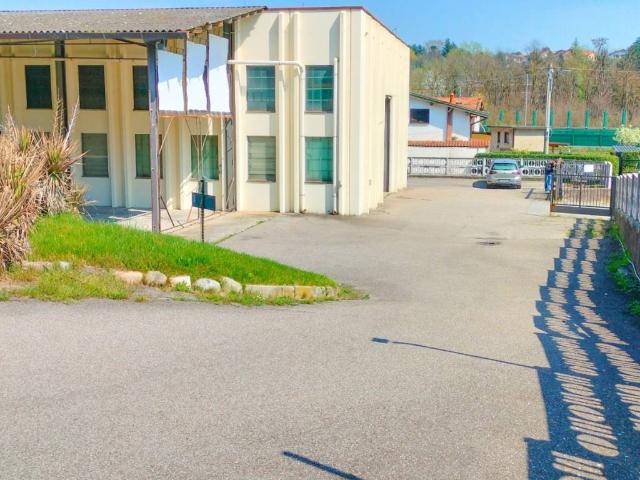 Locale Commerciale in affitto a Jerago Con Orago, Lombardia