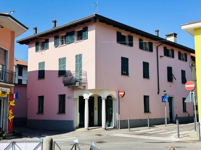 Locale Commerciale in affitto a Jerago Con Orago, Lombardia