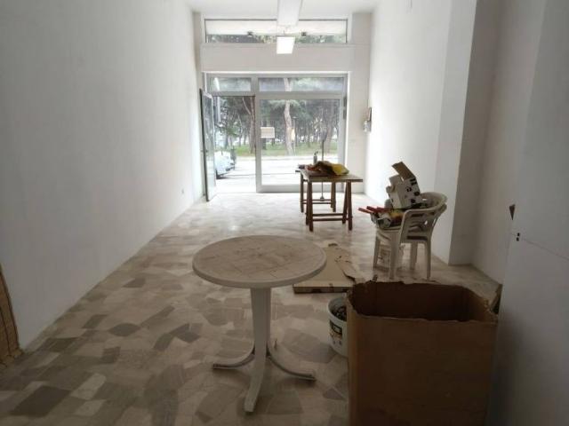 Locale Commerciale in affitto a Marche, Ancona