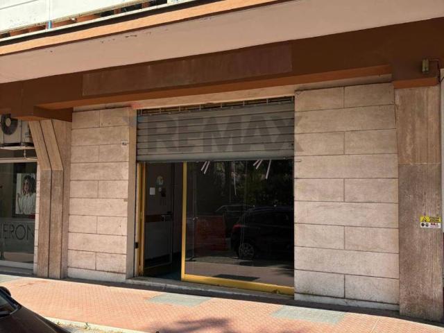 Locale Commerciale in affitto a Marche, Ancona