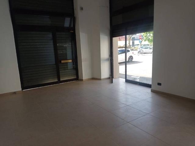 Locale Commerciale in affitto a Porta Rocca, La Spezia