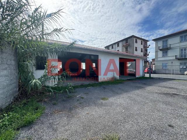 Locale Commerciale in affitto a Bragarina, La Spezia