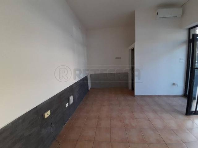 Locale Commerciale in affitto a Torre Flavia, Roma Capitale
