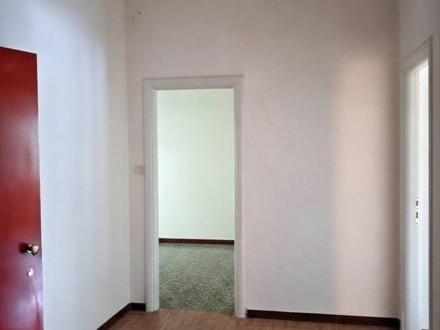 Locale Commerciale in affitto a Lainate, Lombardia
