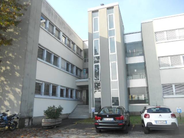 Locale Commerciale in affitto a Lainate, Lombardia
