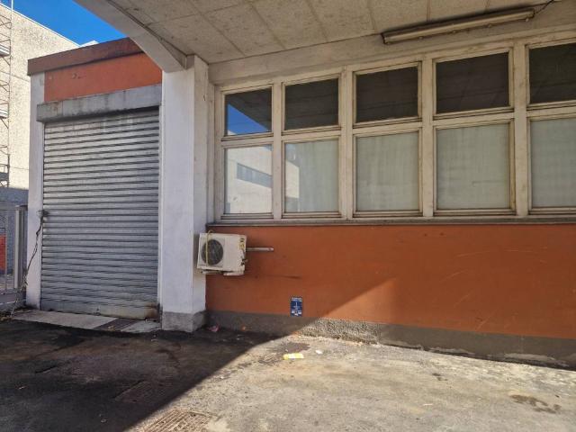 Locale Commerciale in affitto a Lainate, Lombardia