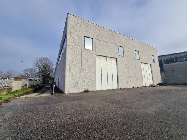 Locale Commerciale in affitto a Lainate, Lombardia