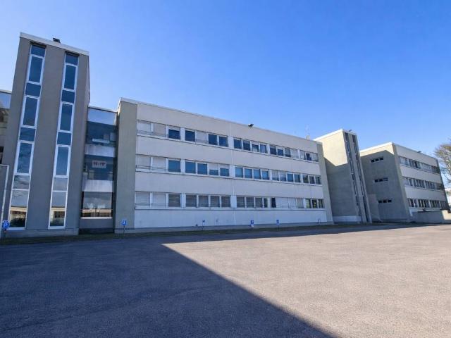 Locale Commerciale in affitto a Lainate, Lombardia
