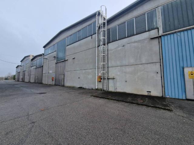 Locale Commerciale in affitto a Lainate, Lombardia