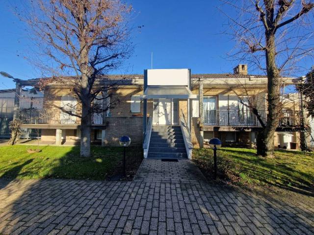 Locale Commerciale in affitto a Lainate, Lombardia