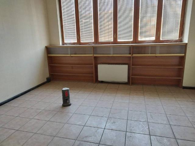 Locale Commerciale in affitto a Lainate, Lombardia