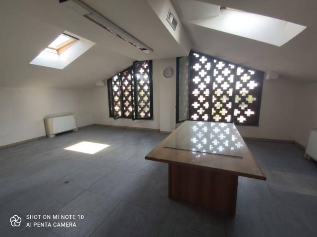 Locale Commerciale in affitto a Lainate, Lombardia