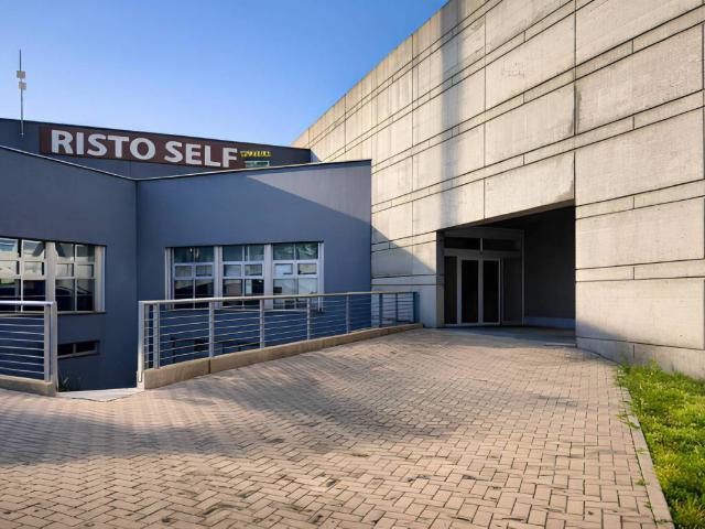 Locale Commerciale in affitto a Pagliera, Lainate