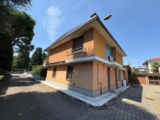 Locale Commerciale in affitto a Cascina dei Frati, Lainate