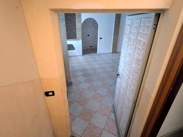 Locale Commerciale in affitto a Lainate, Lombardia