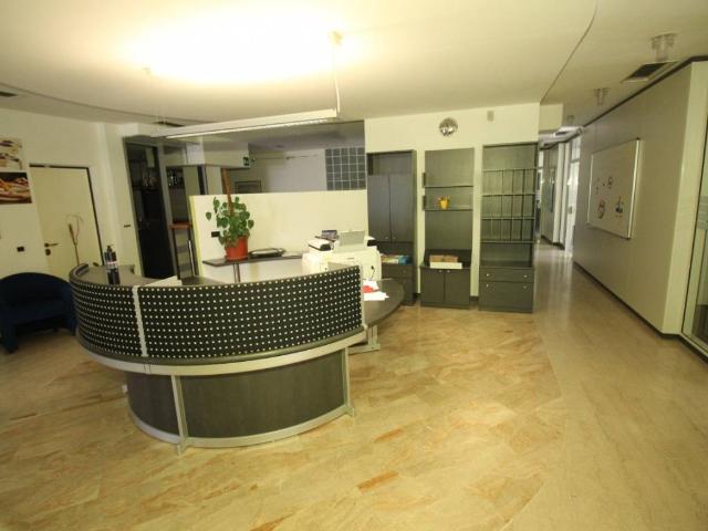 Locale Commerciale in affitto a Überetsch-Unterland - Oltradige-Bassa Atesina, Laives - Leifers