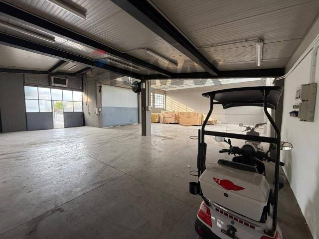 Locale Commerciale in affitto a Lallio, Lombardia