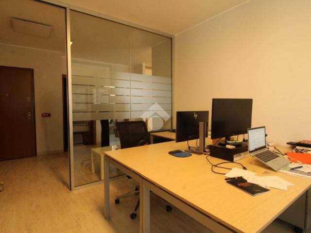 Locale Commerciale in affitto a Lallio, Lombardia