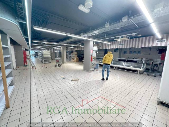 Locale Commerciale in affitto a Lallio, Lombardia