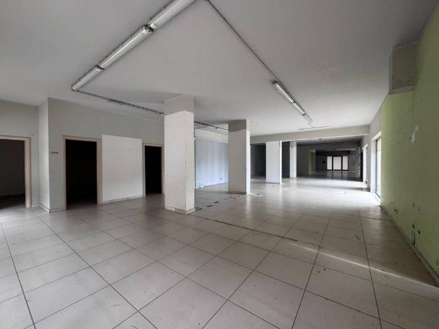 Locale Commerciale in affitto a Rione San Nicola, Calabria