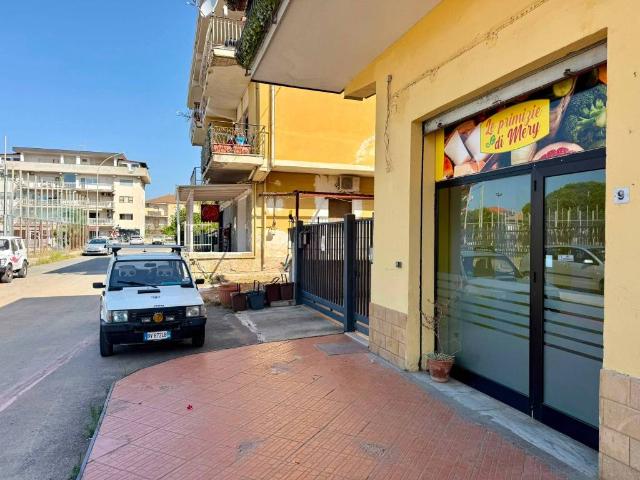 Locale Commerciale in affitto a Sant'Eufemia Lamezia, Calabria