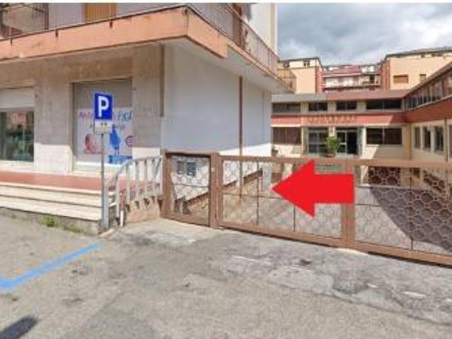 Locale Commerciale in affitto a Calabria, Catanzaro