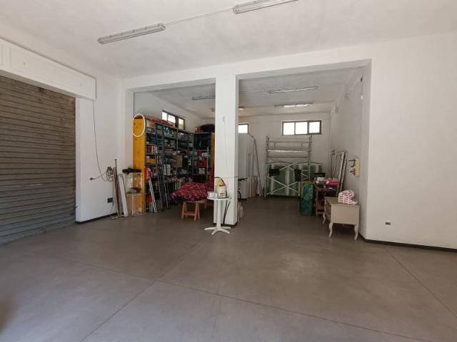 Locale Commerciale in affitto a Calabria, Catanzaro