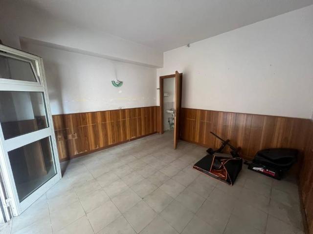 Locale Commerciale in affitto a Calabria, Catanzaro