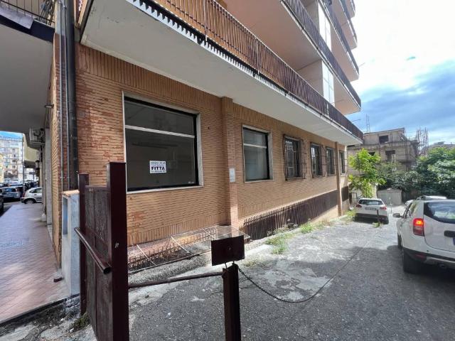 Locale Commerciale in affitto a Calabria, Catanzaro