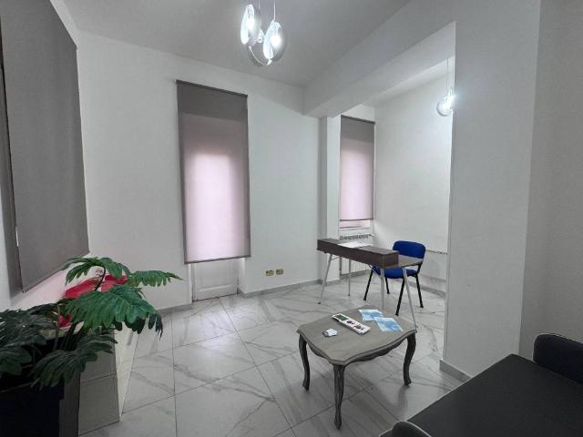 Locale Commerciale in affitto a Calabria, Catanzaro