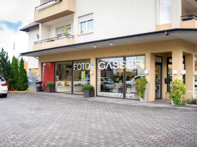 Locale Commerciale in affitto a Burggrafenamt - Burgraviato, Lana