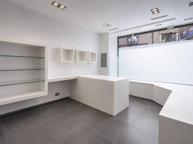 Locale Commerciale in affitto a Burggrafenamt - Burgraviato, Lana