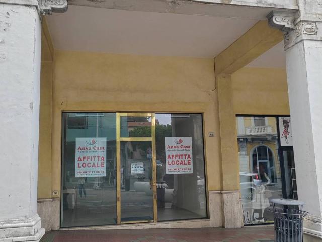 Locale Commerciale in affitto a Quartiere Trento e Trieste, Lanciano
