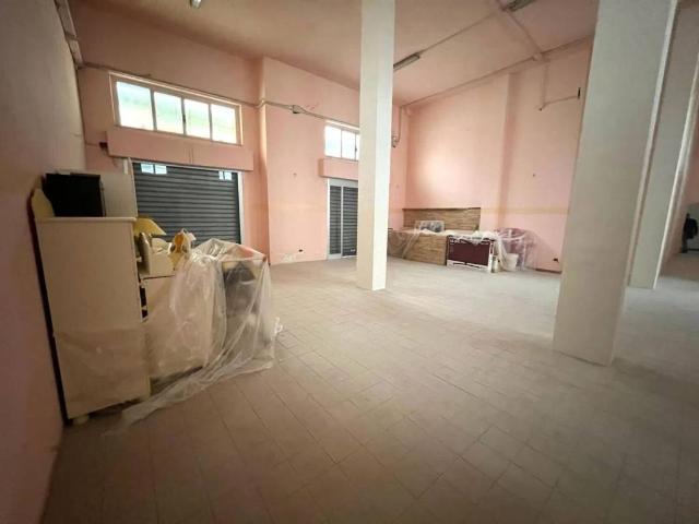 Locale Commerciale in affitto a Sant'Antonio, Lanciano