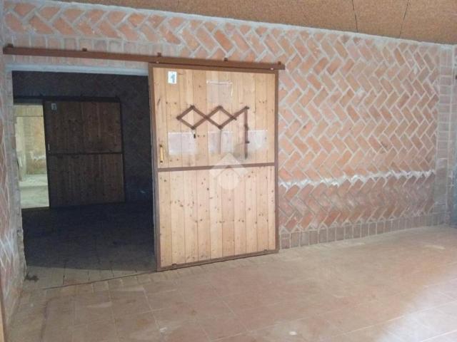 Locale Commerciale in affitto a Langhirano, Reggio Emilia
