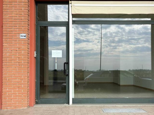 Locale Commerciale in affitto a Pilastro, Langhirano