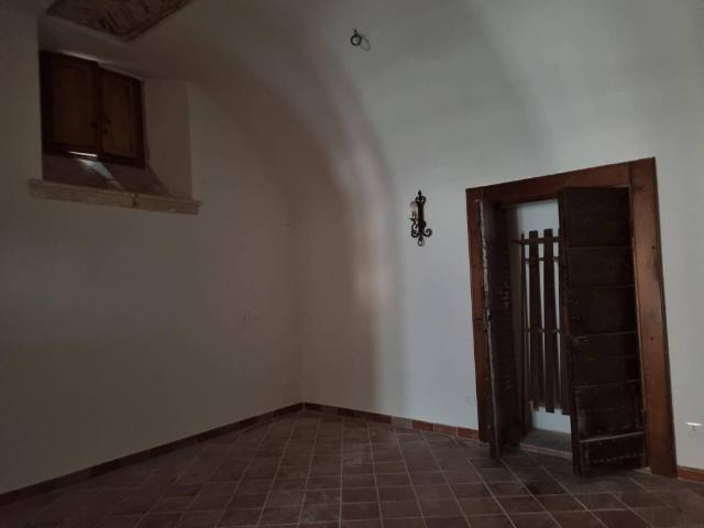 Locale Commerciale in affitto a Torretta, Tornimparte