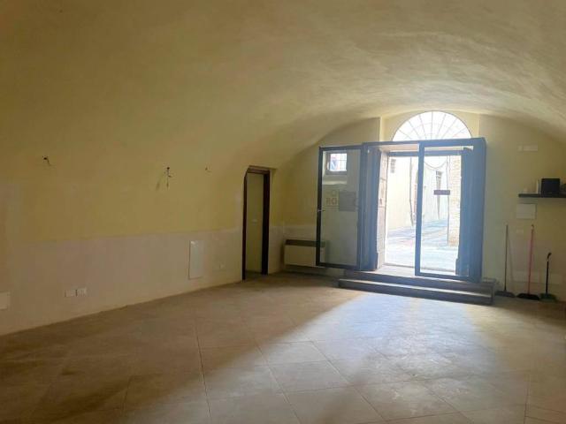 Locale Commerciale in affitto a Torretta, Tornimparte