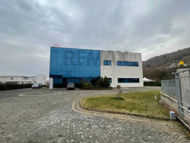 Locale Commerciale in affitto a Tornimparte, Abruzzo