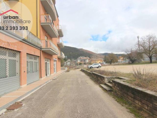 Locale Commerciale in affitto a Pettino, Tornimparte