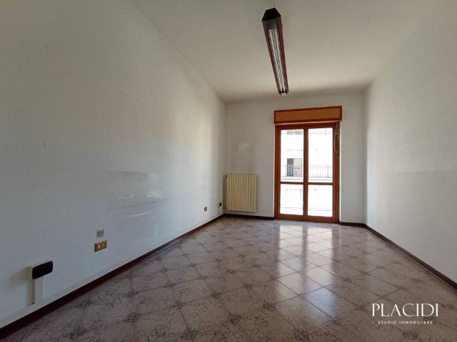 Locale Commerciale in affitto a Torretta, Tornimparte