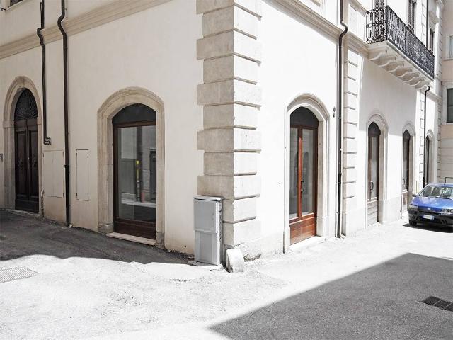 Locale Commerciale in affitto a Torretta, Tornimparte