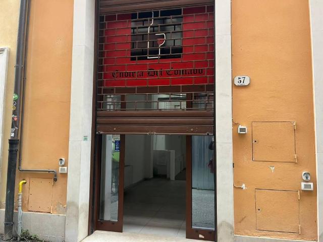 Locale Commerciale in affitto a Torretta, Tornimparte