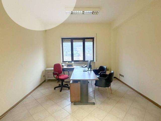 Locale Commerciale in affitto a Tornimparte, Abruzzo