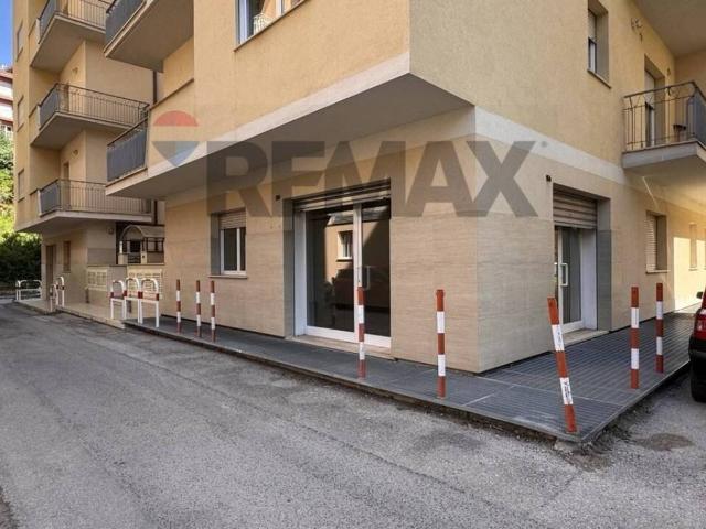 Locale Commerciale in affitto a Torretta, Tornimparte